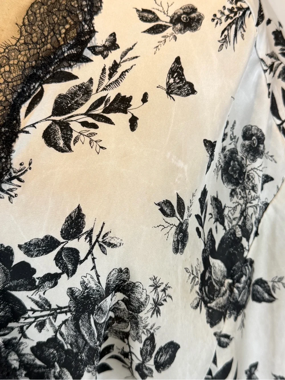 Victorias Secret Hidden Bunny Toile satin robe rabbit butterfly floral black xs